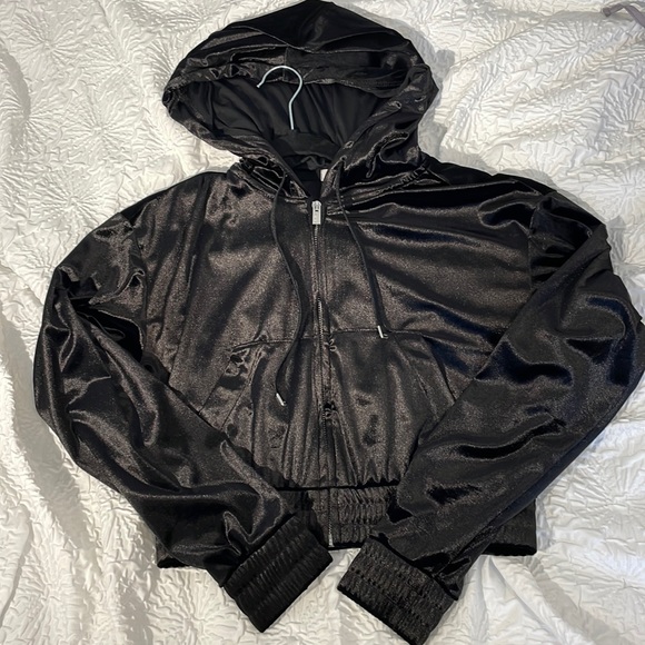 VELVET CROPPED BLACK ZIP HOODIE from Garage Clothing (size XS) - Picture 1 of 5